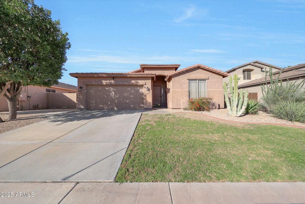 1642 W WINDSONG Drive, Phoenix, AZ 85045