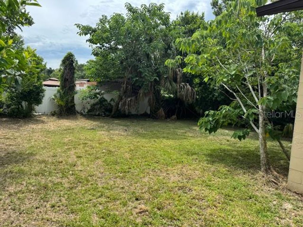 Image 5 of property listing at 8609 N 13TH STREET, Tampa, FL 33604