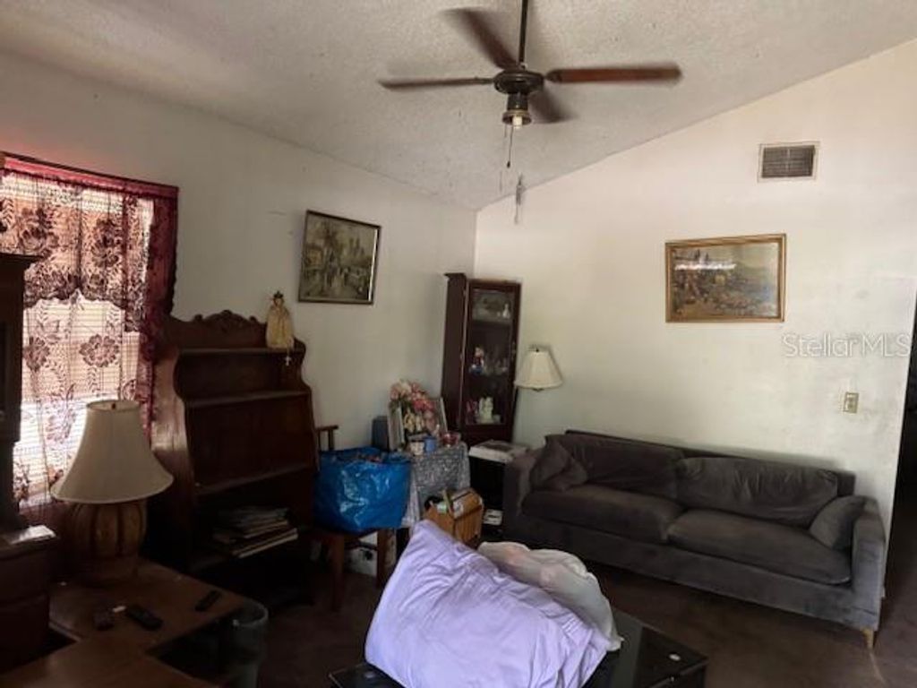 Image 8 of property listing at 8609 N 13TH STREET, Tampa, FL 33604
