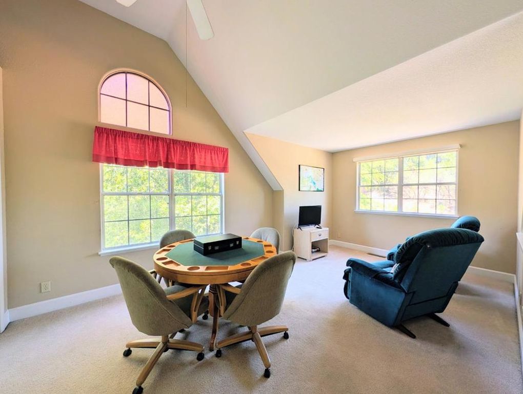 Image 12 of property listing at 12021 Valenta Way, Groveland, CA 95321