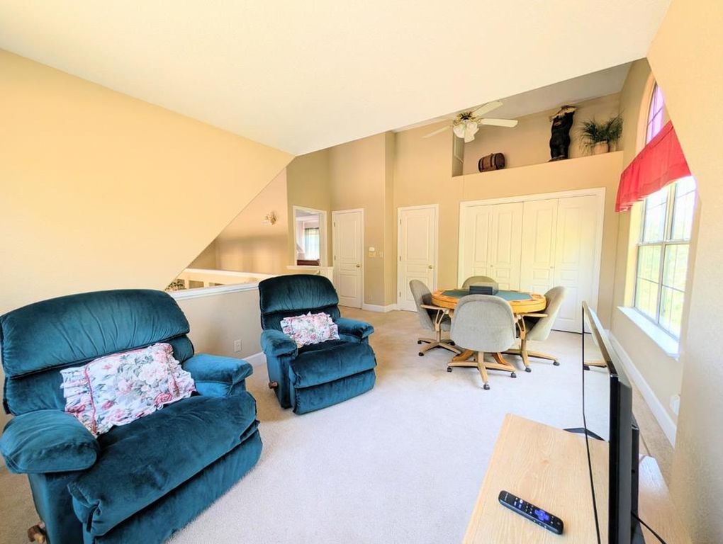 Image 13 of property listing at 12021 Valenta Way, Groveland, CA 95321
