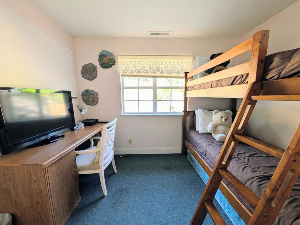 Image 20 of property listing at 12021 Valenta Way, Groveland, CA 95321