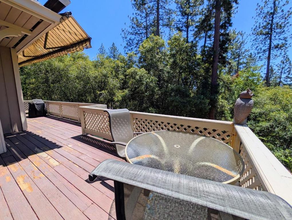 Image 27 of property listing at 12021 Valenta Way, Groveland, CA 95321