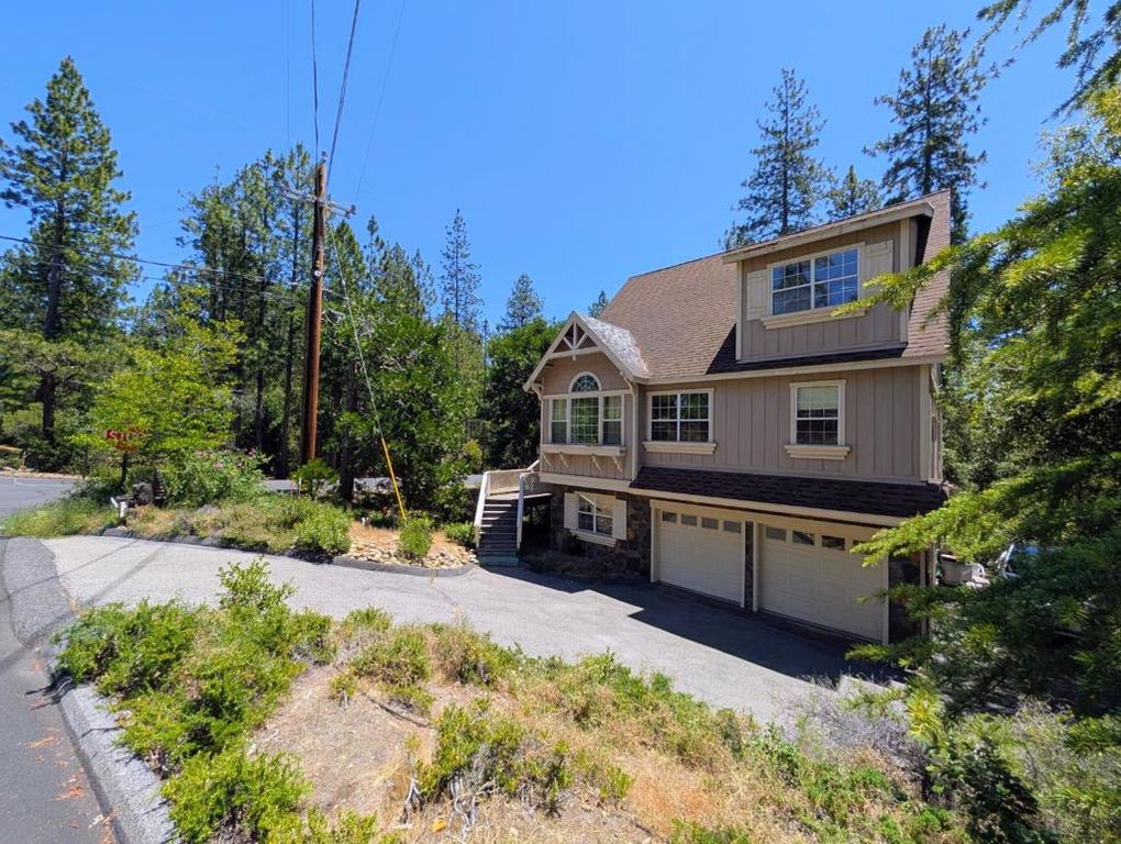 Image 30 of property listing at 12021 Valenta Way, Groveland, CA 95321