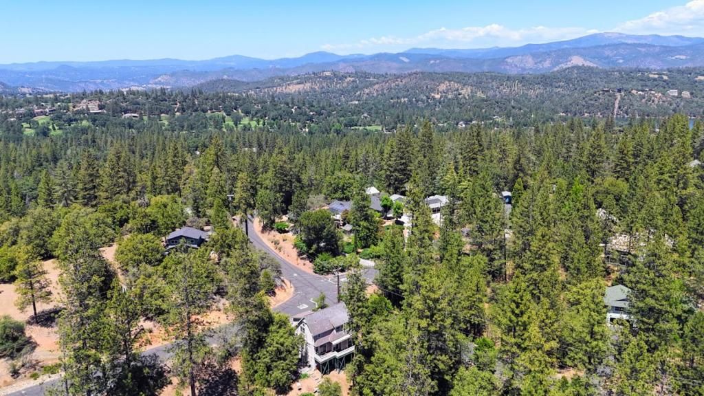 Image 32 of property listing at 12021 Valenta Way, Groveland, CA 95321