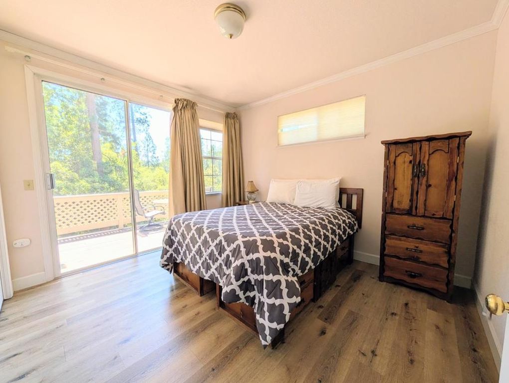 Image 5 of property listing at 12021 Valenta Way, Groveland, CA 95321