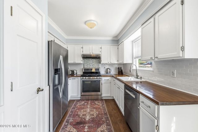 10 Peachtree Lane 303, Jamesburg, NJ 08831