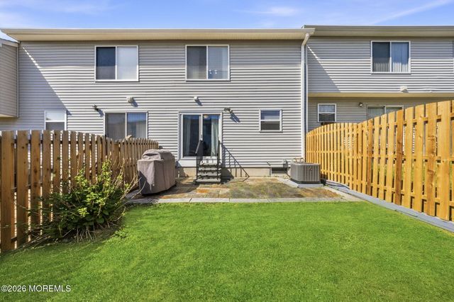 10 Peachtree Lane 303, Jamesburg, NJ 08831