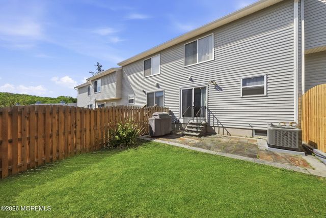 10 Peachtree Lane 303, Jamesburg, NJ 08831