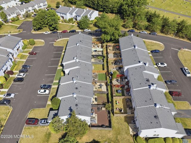 10 Peachtree Lane 303, Jamesburg, NJ 08831