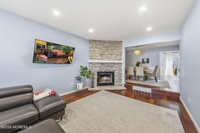 10 Peachtree Lane 303, Jamesburg, NJ 08831