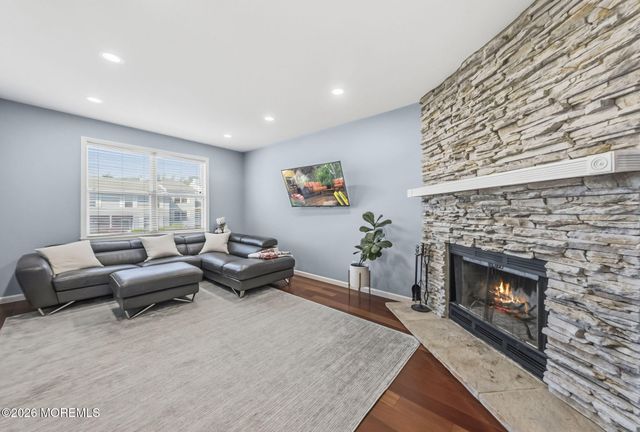 10 Peachtree Lane 303, Jamesburg, NJ 08831