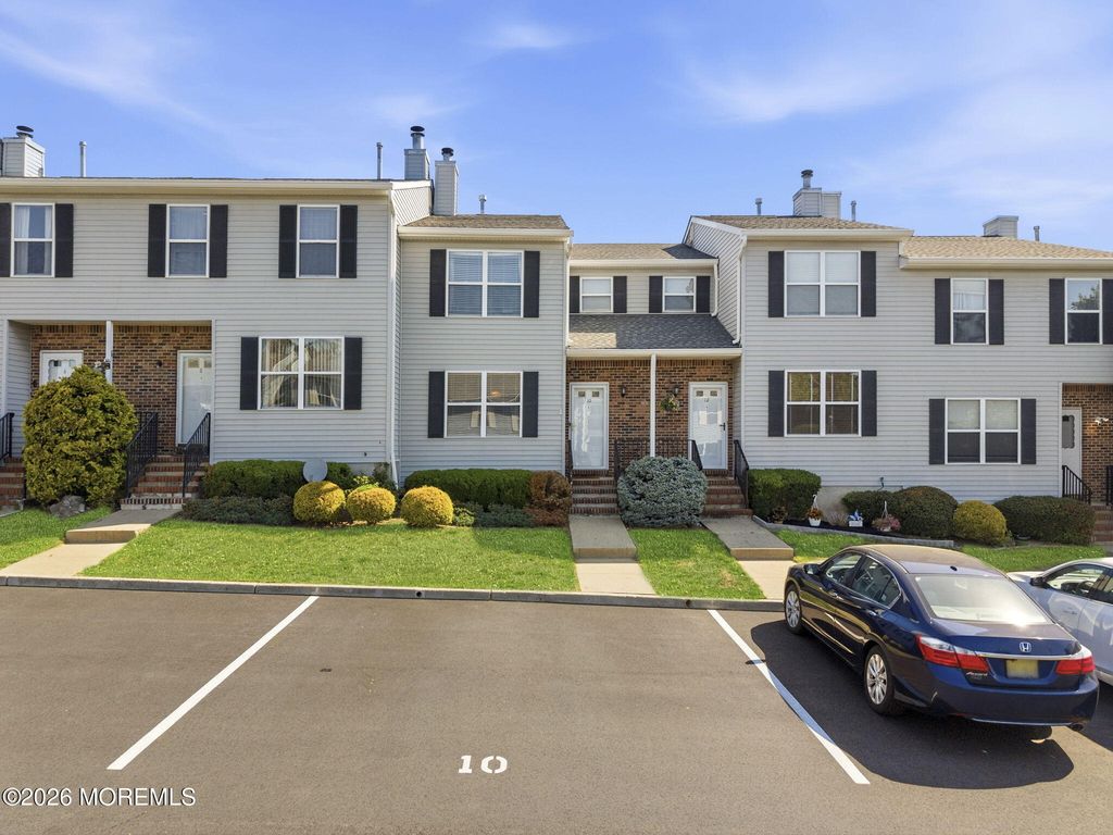 10 Peachtree Lane 303, Jamesburg, NJ 08831