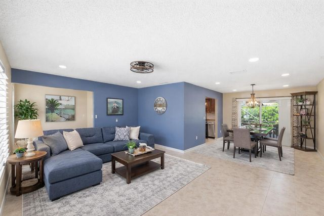 1207 Sea Pines Lane, Lantana, FL 33462