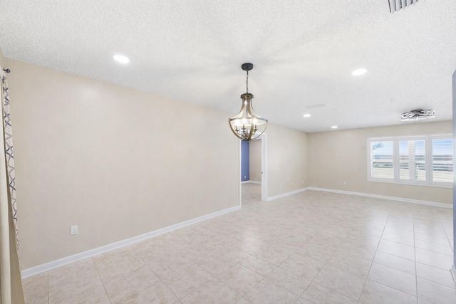 1207 Sea Pines Lane, Lantana, FL 33462