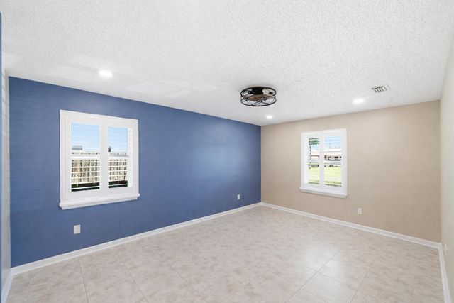 1207 Sea Pines Lane, Lantana, FL 33462