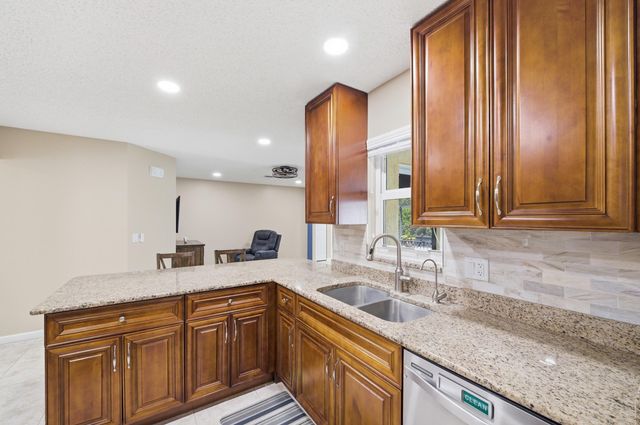 1207 Sea Pines Lane, Lantana, FL 33462