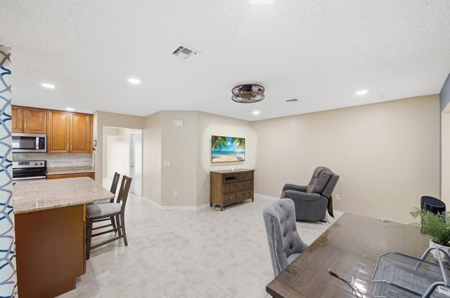 1207 Sea Pines Lane, Lantana, FL 33462