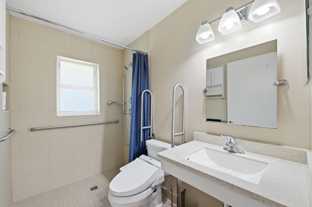 1207 Sea Pines Lane, Lantana, FL 33462