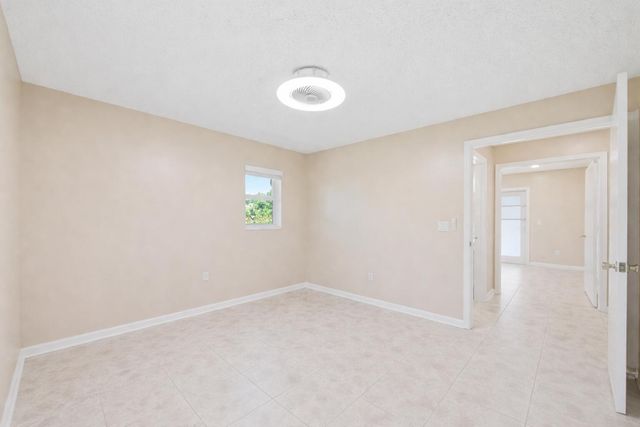 1207 Sea Pines Lane, Lantana, FL 33462