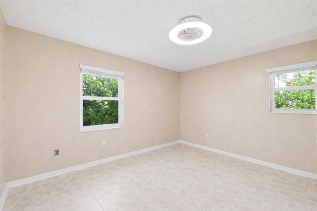 1207 Sea Pines Lane, Lantana, FL 33462