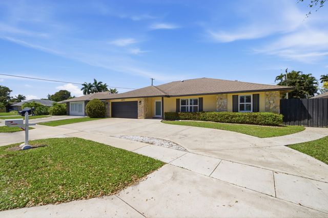 1207 Sea Pines Lane, Lantana, FL 33462