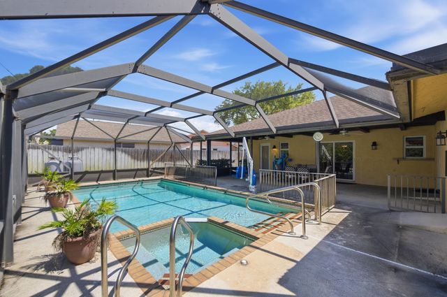 1207 Sea Pines Lane, Lantana, FL 33462