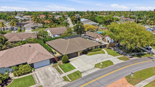 1207 Sea Pines Lane, Lantana, FL 33462