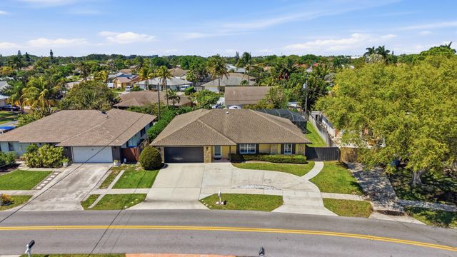 1207 Sea Pines Lane, Lantana, FL 33462