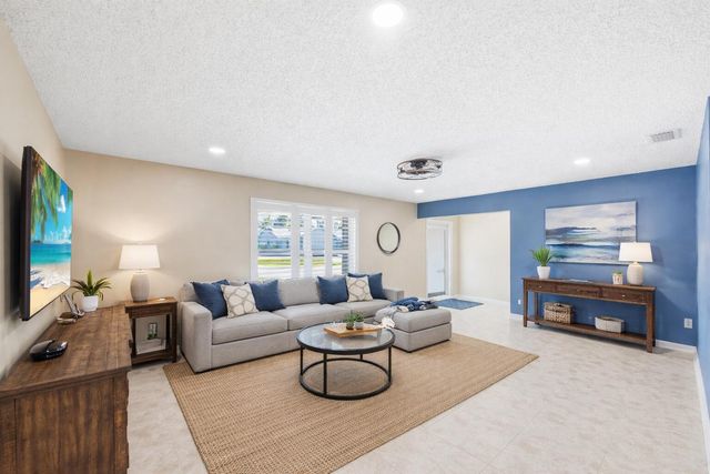 1207 Sea Pines Lane, Lantana, FL 33462