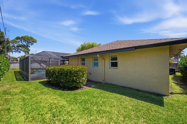 1207 Sea Pines Lane, Lantana, FL 33462