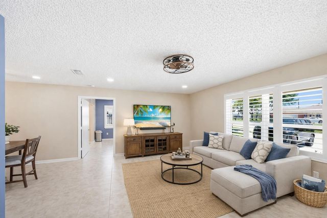 1207 Sea Pines Lane, Lantana, FL 33462