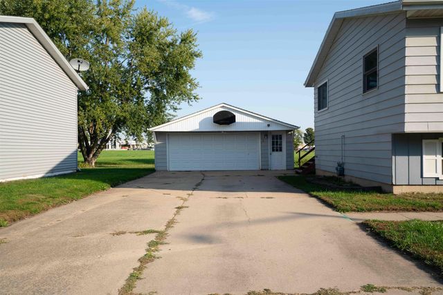 2300 NW 3rd Avenue, Waverly, IA 50677