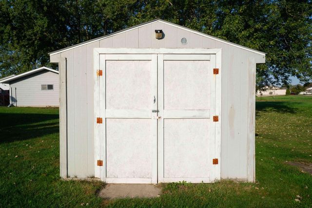 2300 NW 3rd Avenue, Waverly, IA 50677