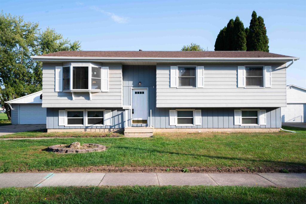 2300 NW 3rd Avenue, Waverly, IA 50677