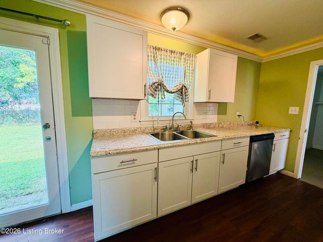 9604 Shoshone Way, Louisville, KY 40258