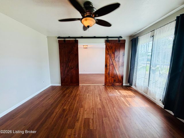 9604 Shoshone Way, Louisville, KY 40258