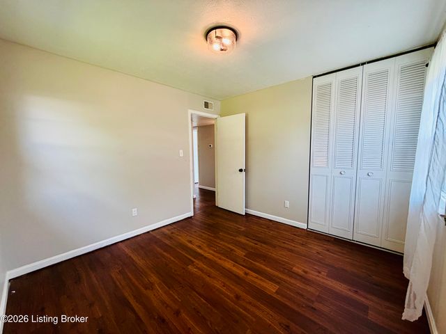9604 Shoshone Way, Louisville, KY 40258