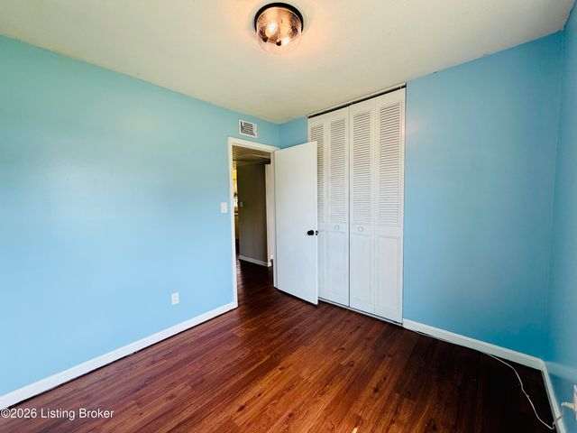 9604 Shoshone Way, Louisville, KY 40258