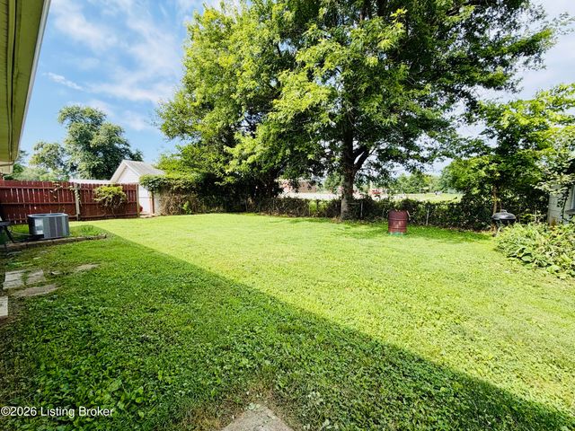 9604 Shoshone Way, Louisville, KY 40258