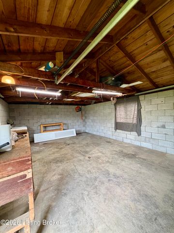 9604 Shoshone Way, Louisville, KY 40258