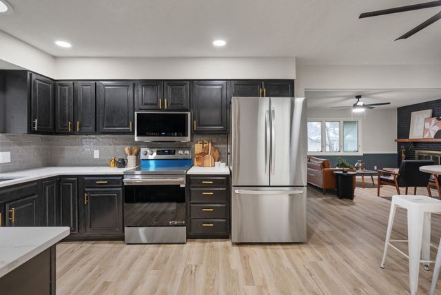 3816 Woodland Court, Davenport, IA 52807