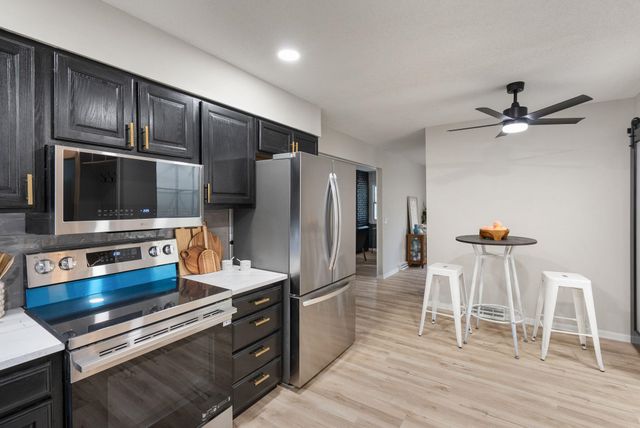 3816 Woodland Court, Davenport, IA 52807