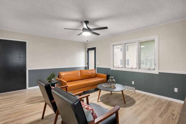 3816 Woodland Court, Davenport, IA 52807