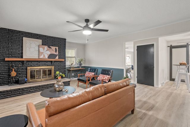 3816 Woodland Court, Davenport, IA 52807