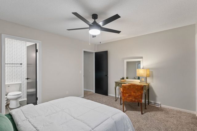 3816 Woodland Court, Davenport, IA 52807