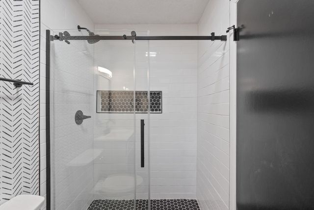 3816 Woodland Court, Davenport, IA 52807