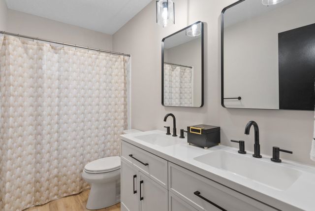 3816 Woodland Court, Davenport, IA 52807