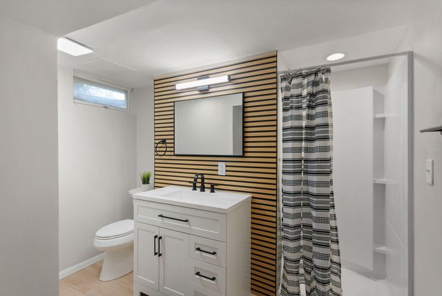 3816 Woodland Court, Davenport, IA 52807