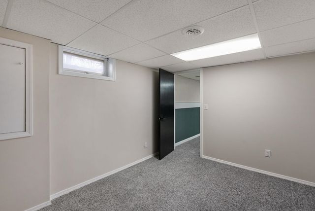 3816 Woodland Court, Davenport, IA 52807